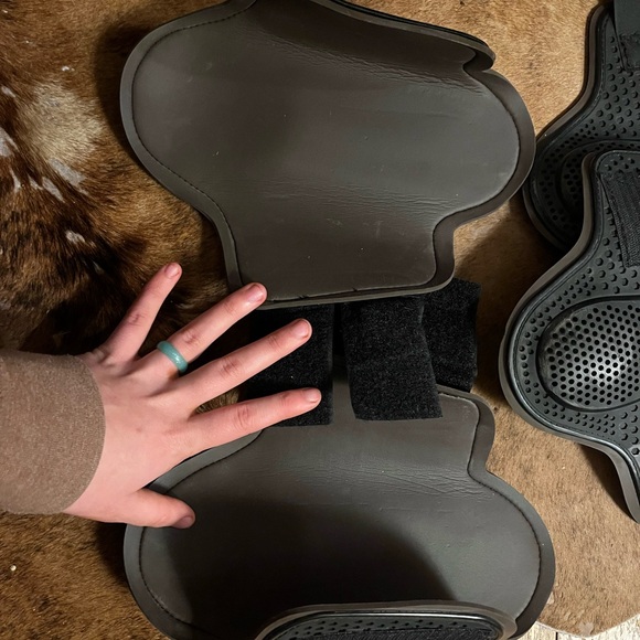 Set of 4 thin line closed front splint horse boots size FULL - Picture 2 of 5